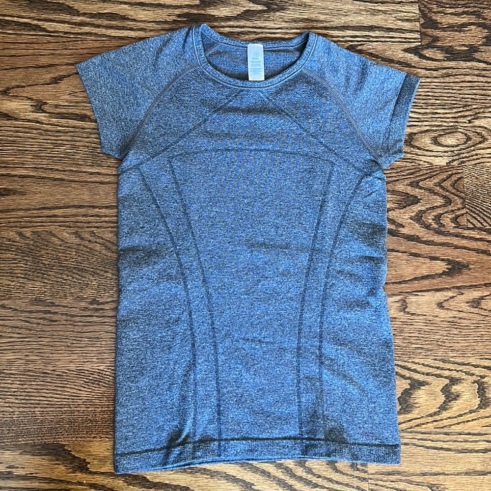 Ivivva by Lululemon girls tee